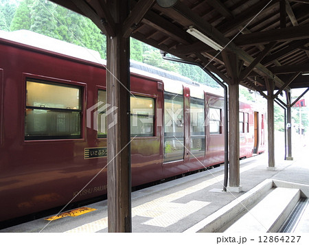 いさぶろう・しんぺい キハ140系その3 大畑駅ホームにて いさぶろう・しんぺい キハ140系その3 大畑駅ホームにて 12864227