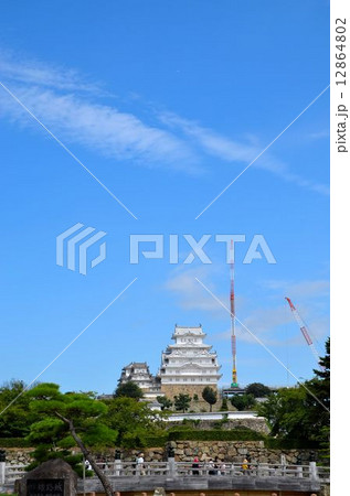 保存修理工事中の姫路城 12864802