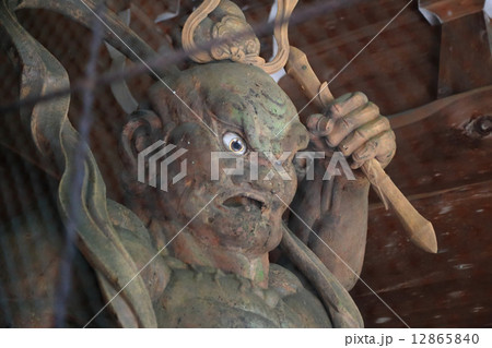 四国霊場第44番札所「大寶寺」仁王門の金剛力士像（阿形） 12865840