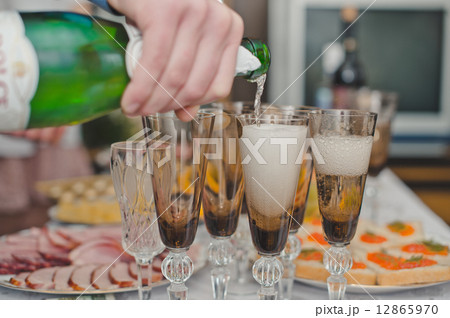 Pour in a glass 902. 12865970