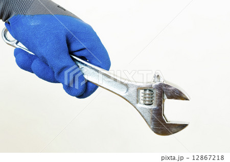 Hold a wrench 12867218