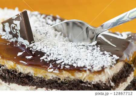 chocolate cake 12867712