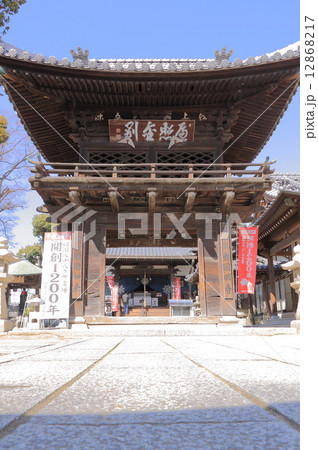 四国霊場第53番札所「圓明寺」中門 12868217