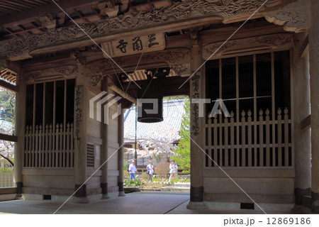 四国霊場第65番札所「三角寺」山門(鐘楼門・仁王門) 四国霊場第65番札所「三角寺」山門(鐘楼門・仁王門) 12869186