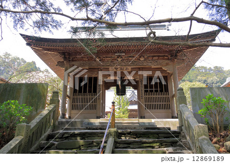 四国霊場第65番札所「三角寺」山門(鐘楼門・仁王門) 四国霊場第65番札所「三角寺」山門(鐘楼門・仁王門) 12869189