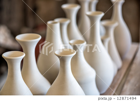 Shelve with ceramic dishware Shelve with ceramic dishware 12871494