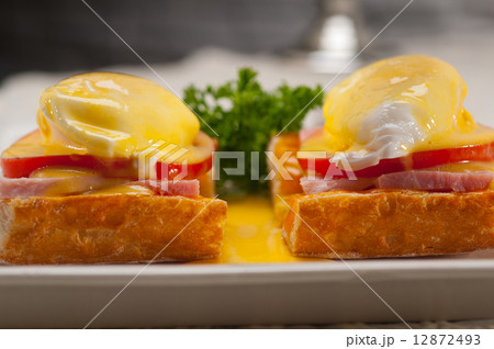 eggs benedict on bread with tomato and ham eggs benedict on bread with tomato and ham 12872493