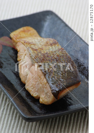 鮭の照り焼き 12875170