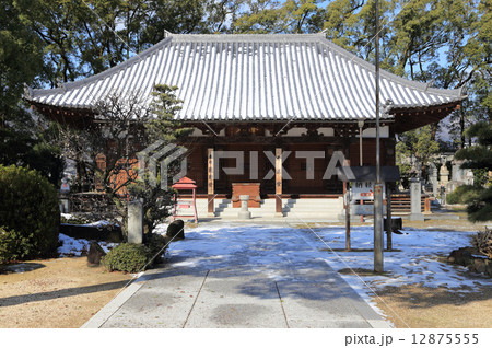 四国霊場第70番札所「本山寺」雪晴れの境内（十王堂） 12875555
