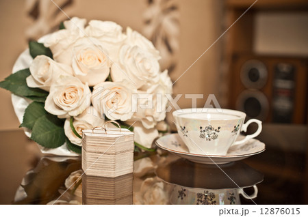 Bouquet and rings. Bouquet and rings. 12876015