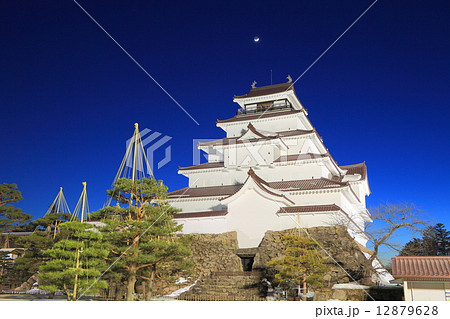鶴ヶ城冬景色夜景 12879628