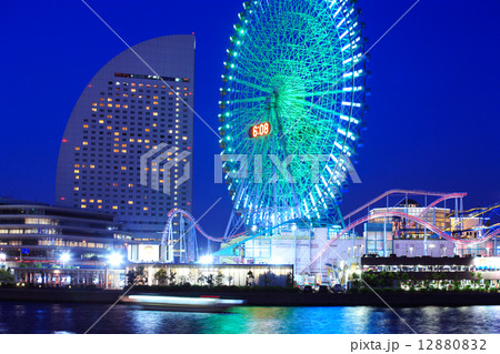 横浜みなとみらい地区の夜景 12880832