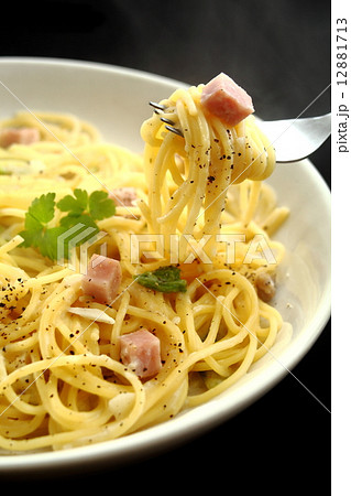クリームパスタ　スパゲッティ　イタリアン 12881713