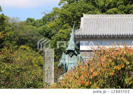 熊本城　加藤清正像と馬具櫓 12883503