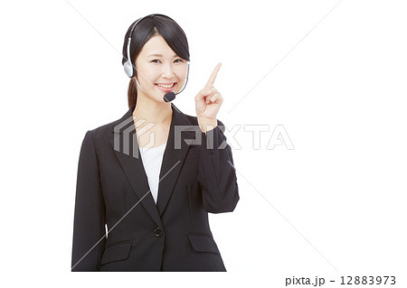 指差すオペレーター 12883973