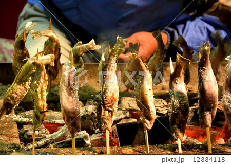 炭火焼き 12884118