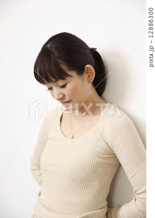 憂鬱　女性 12886300