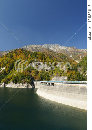 紅葉の黒部ダム(立山黒部アルペンルート) 紅葉の黒部ダム(立山黒部アルペンルート) 12886618