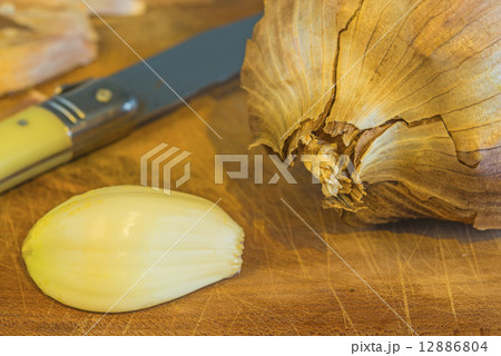 red garlic of France red garlic of France 12886804