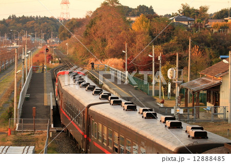 真岡鐵道「夕暮れ時の折本駅」 真岡鐵道「夕暮れ時の折本駅」 12888485