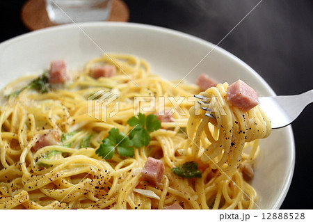 パスタ　スパゲッティ　湯気　イタリアン 12888528