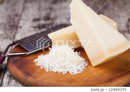 parmesan cheese parmesan cheese 12889295