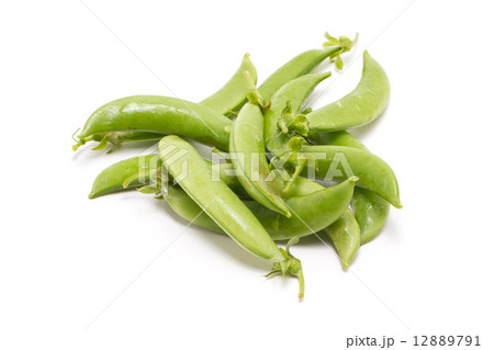 Heap of green peas isolated on white. 12889791
