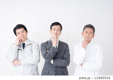 ミドルのビジネスマン 12889958