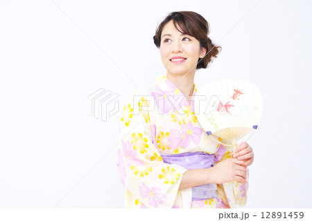 浴衣の女性 12891459