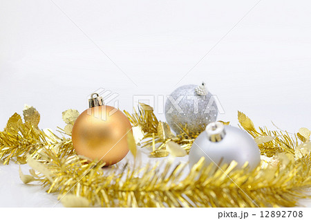 Chirstmas 's ball with golden ribbon for celebration and festiva 12892708