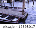 川辺の小舟 12893017