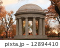 DC War Memorialと紅葉 12894410