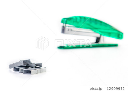 green staples 12909952