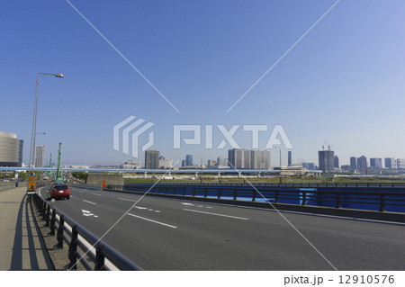 再開発が進む湾岸エリア 晴海大橋から有明　台場方面を望む（周辺が2020年東京オリンピック施設が集中） 12910576