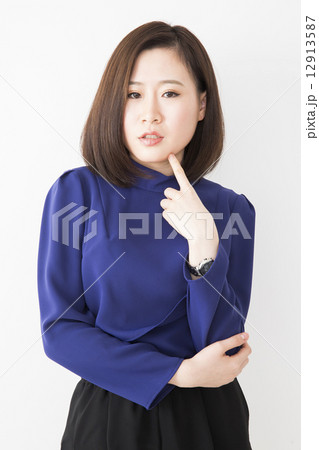 ポートレート　若い女性 12913587