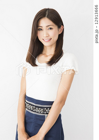 ポートレート　若い女性 12913666