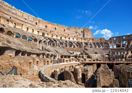Italy. Rome. The ancient Collosseo 12914042