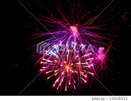 Bright fireworks in the night sky 12916351