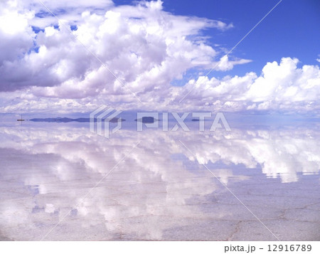 ウユニ塩湖 12916789