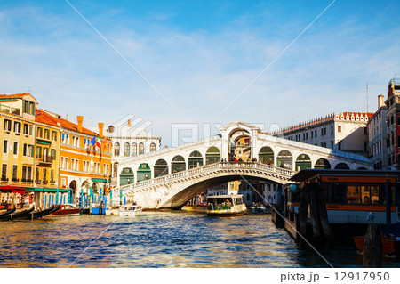 Rialto Bridge (Ponte Di Rialto) in Venice, Italy Rialto Bridge (Ponte Di Rialto) in Venice, Italy 12917950