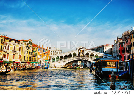 Rialto Bridge (Ponte Di Rialto) in Venice, Italy Rialto Bridge (Ponte Di Rialto) in Venice, Italy 12917951