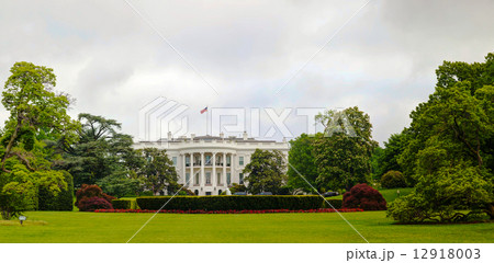 The White House building in Washington, DC 12918003