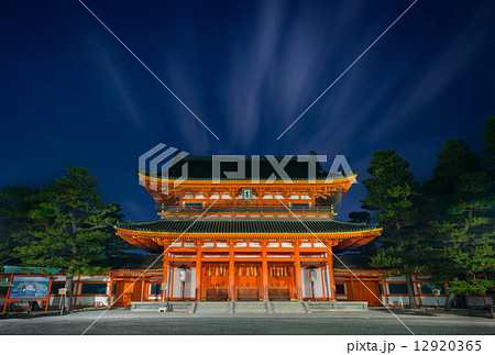 平安神宮　応天門　夜景 12920365