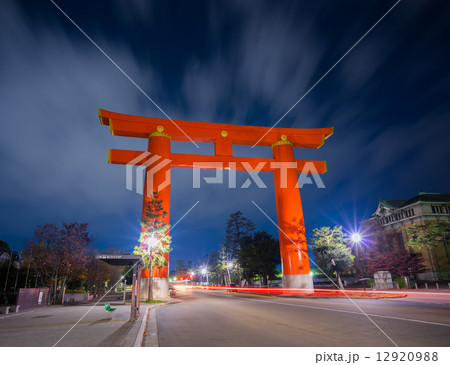 平安神宮 大鳥居 夜景 平安神宮 大鳥居 夜景 12920988