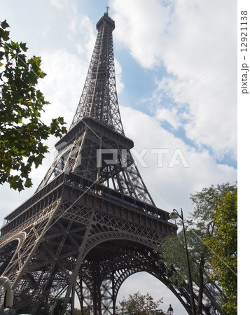 フランスパリのシンボルマーク「エッフェル塔」　 12921138