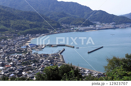 粟島への連絡船が出る三豊市詫間「須田港」 粟島への連絡船が出る三豊市詫間「須田港」 12923707