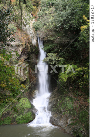 香川県木田郡三木町「虹の滝」雌滝 香川県木田郡三木町「虹の滝」雌滝 12923717