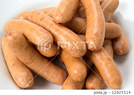 山盛りのウィンナーソーセージ 12925514