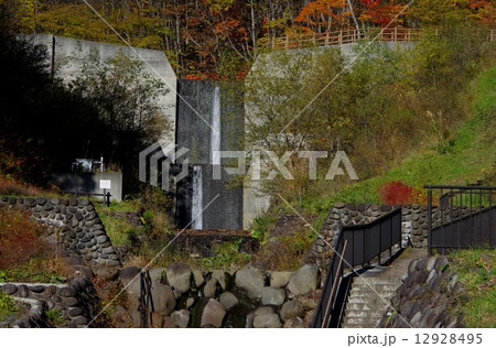 砂防ダムと渓流　砂防ダム設備 12928495