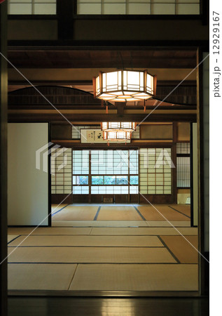 愛媛県新居浜市、住友グループの基礎を確立した広瀬宰平の旧宅・庭園を公園とした「広瀬公園」内の旧宅=「廣瀬記念邸」の新座敷を母屋方向から見る 愛媛県新居浜市、住友グループの基礎を確立した広瀬宰平の旧宅・庭園を公園とした「広瀬公園」内の旧宅=「廣瀬記念邸」の新座敷を母屋方向から見る 12929167